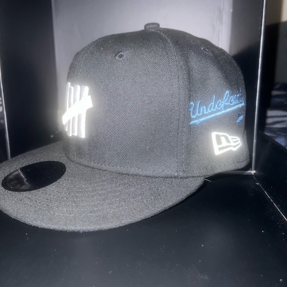 Undefeated - new era 9Fifty black multi logo SnapBack Hat - like new never worn